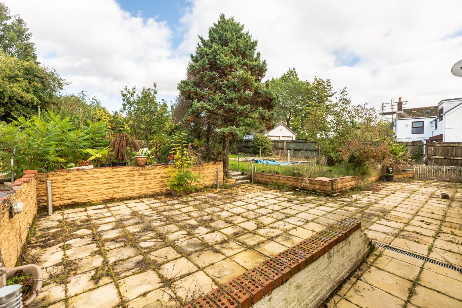 Dukefield, Three Crosses, Swansea, SA4 3PS